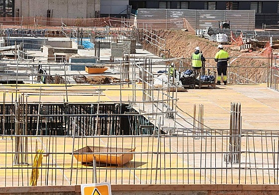 Imagen de las obras del nuevo edificio de consultas del Hospital de Salamanca.