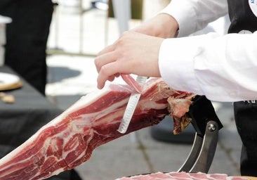 El pueblo de Salamanca que presume de tener el mejor jamón de bellota ibérico