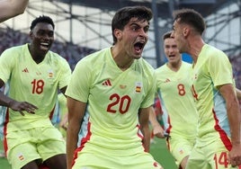 Juanlu celebra el gol que ha supuesto el 1-2 definitivo.