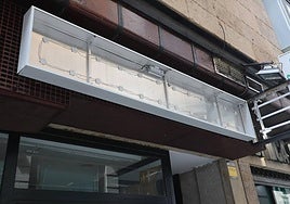 Espacio vacío destinado a un rótulo en Salamanca.