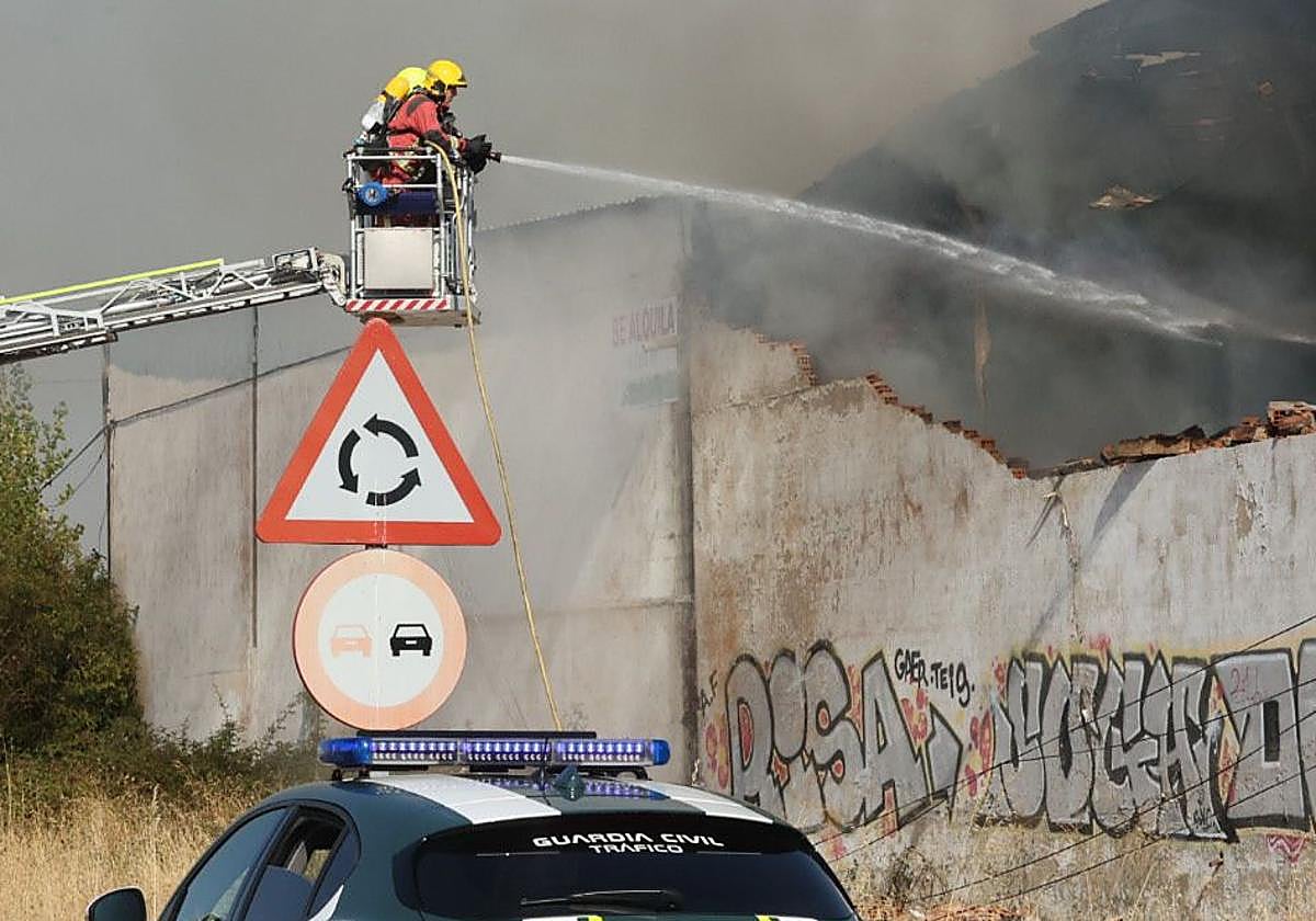 Dos incendios en menos de una hora en Salamanca: una nave comienza a arder en Villamayor