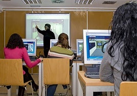 Recursos digitales en un aula.