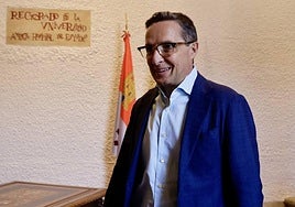 El rector de la Usal, en el último consejo extraordinario.