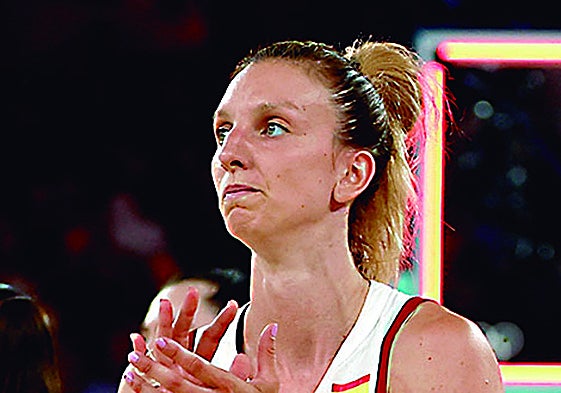 Laura Gil con la Selección española de baloncesto