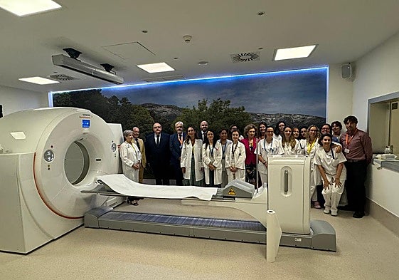 El consejero de Sanidad de la Junta de Castilla y León, Alejandro Vázquez, durante una visita al Hospital de Salamanca.