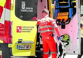 Foto de archivo de un técnico de Emergencias Sanitarias