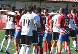 Una acción del partido entre el Llanera y el Salamanca UDS.