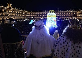 Los tres Reyes Magos, en la Cabalgata de 2024 en la Plaza Mayor de Salamanca.