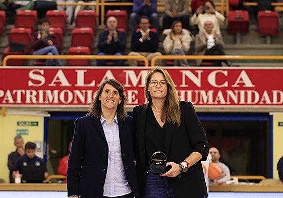 Montañana recibe el premio a mejor entrenadora de la liga pasada