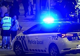 Intervención policial nocturna de la Policía Local de Salamanca en una imagen de archivo.