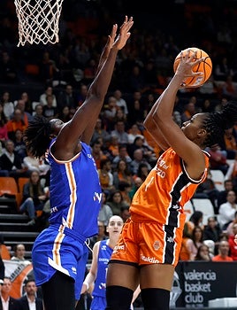 Sika Koné tapona un tiro de Mavunga