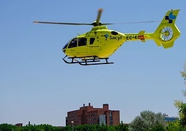 Un helicóptero del Sacyl, en una imagen de archivo.