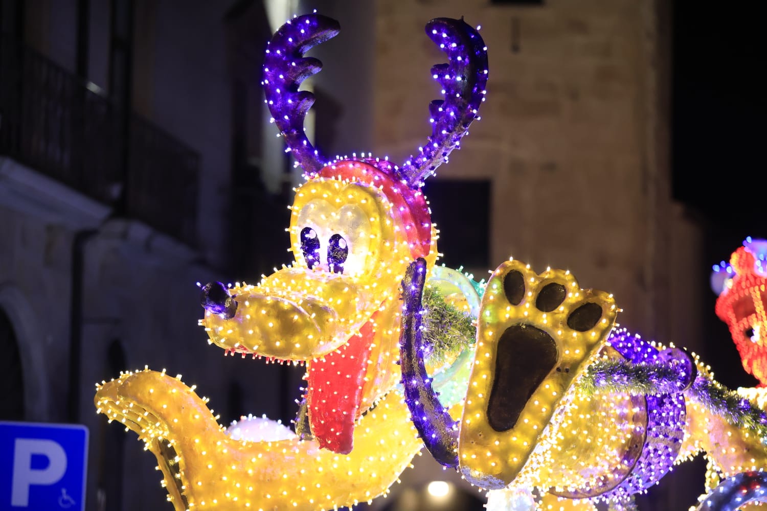 Papá Noel se deja ver en la Cabalgaza de Salamanca