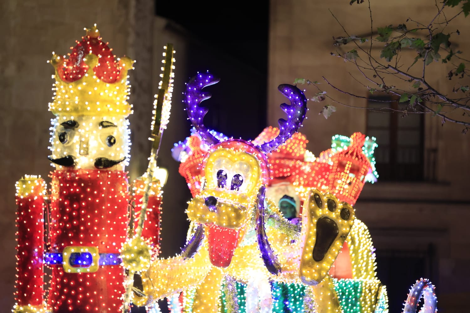 Papá Noel se deja ver en la Cabalgaza de Salamanca