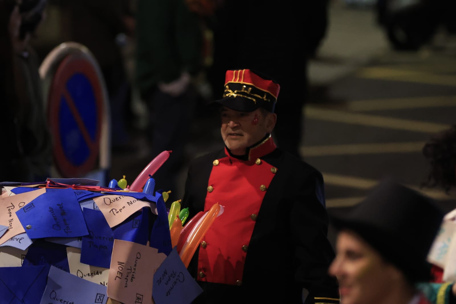 Papá Noel se deja ver en la Cabalgaza de Salamanca