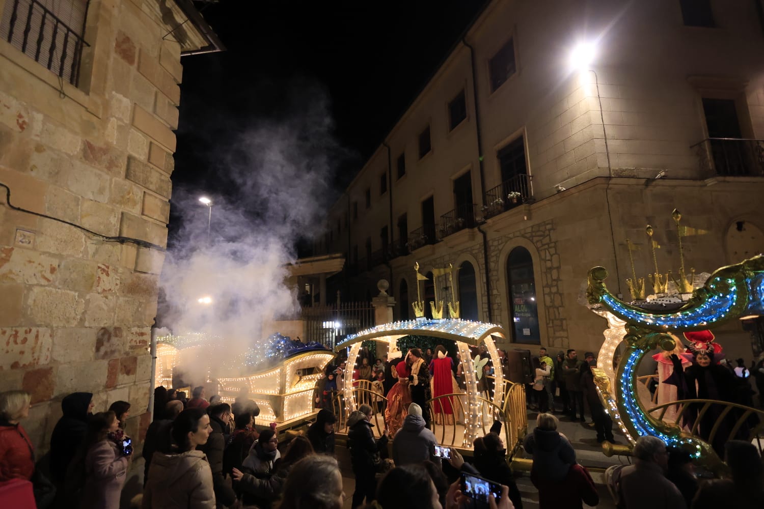 Papá Noel se deja ver en la Cabalgaza de Salamanca