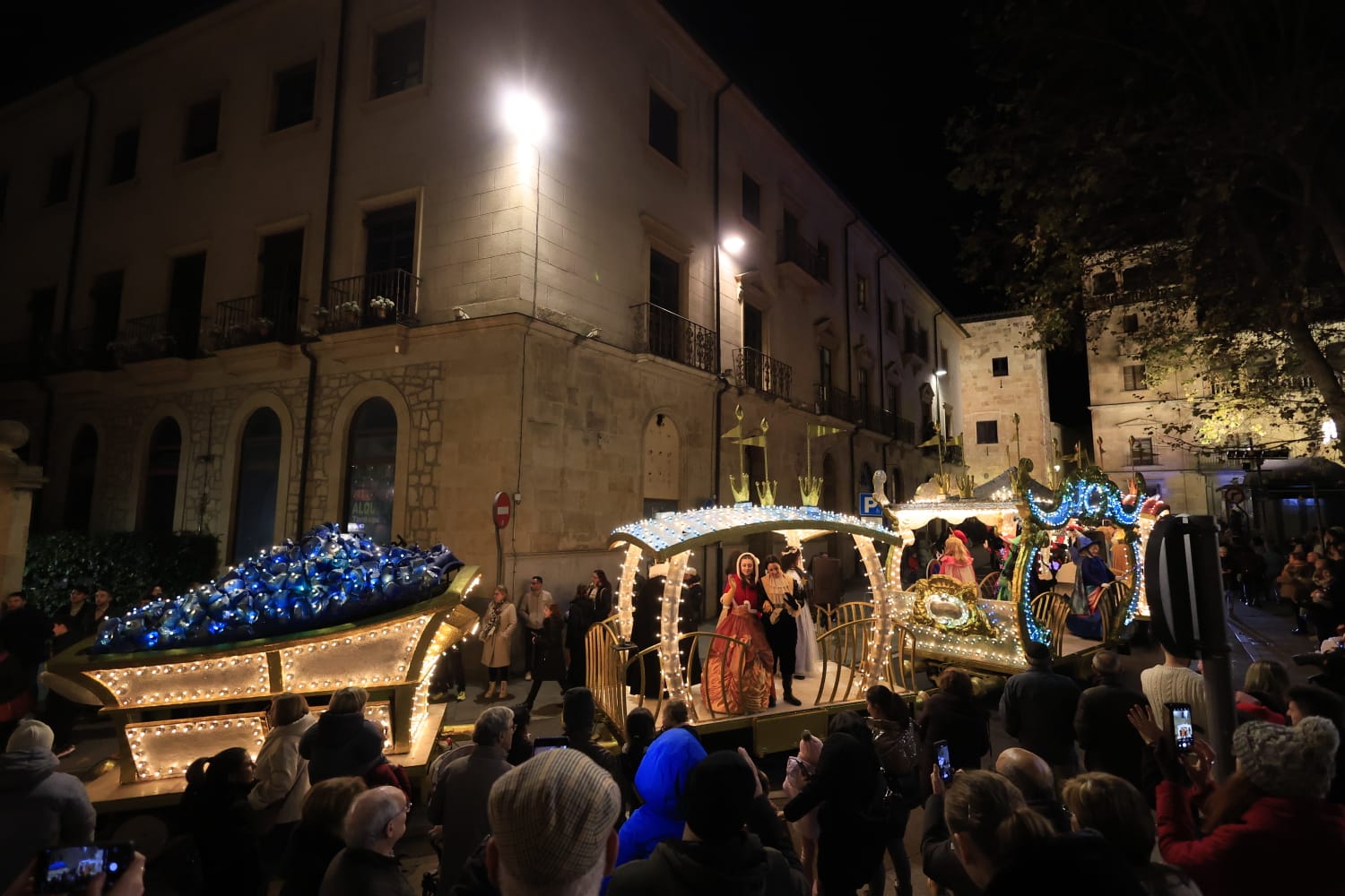 Papá Noel se deja ver en la Cabalgaza de Salamanca