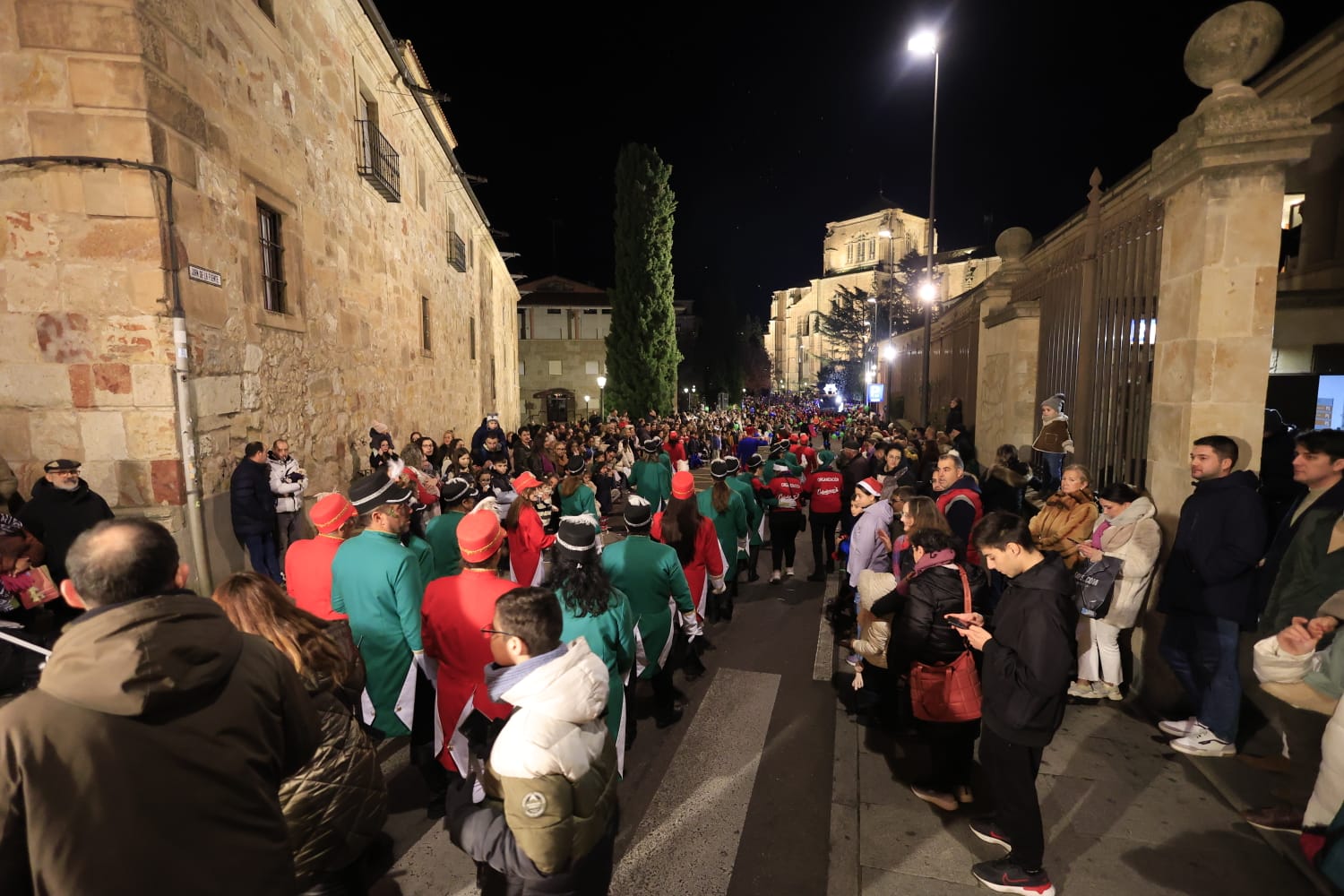 Papá Noel se deja ver en la Cabalgaza de Salamanca