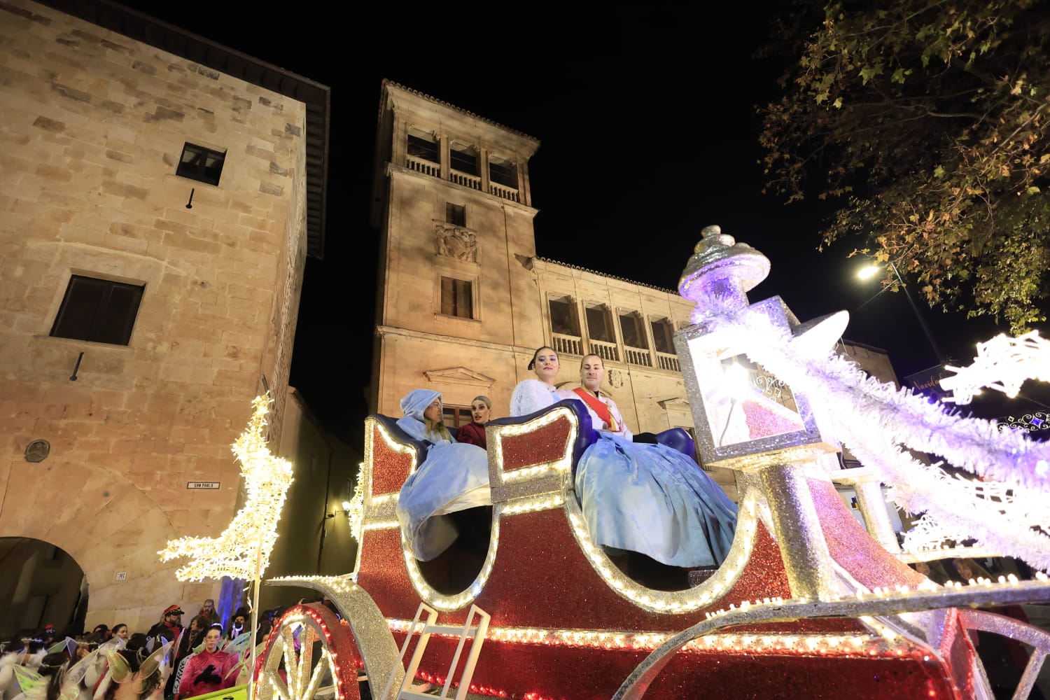 Papá Noel se deja ver en la Cabalgaza de Salamanca