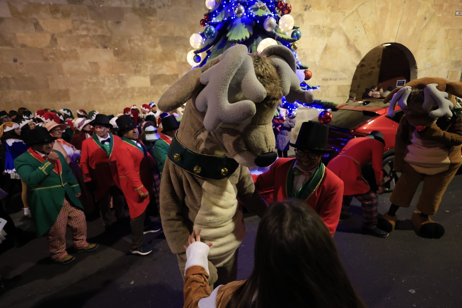 Papá Noel se deja ver en la Cabalgaza de Salamanca