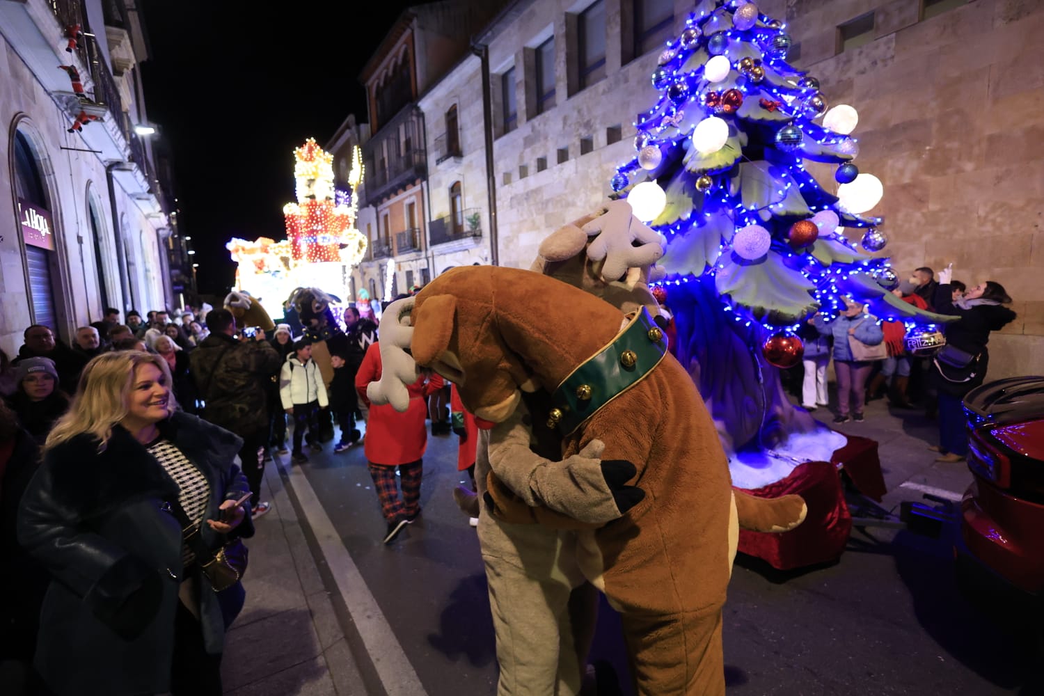 Papá Noel se deja ver en la Cabalgaza de Salamanca