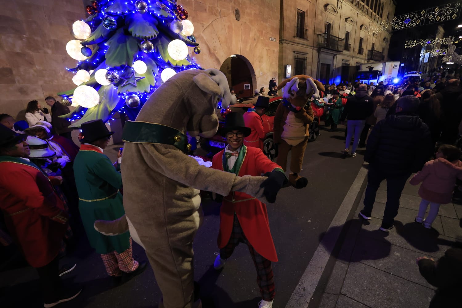 Papá Noel se deja ver en la Cabalgaza de Salamanca