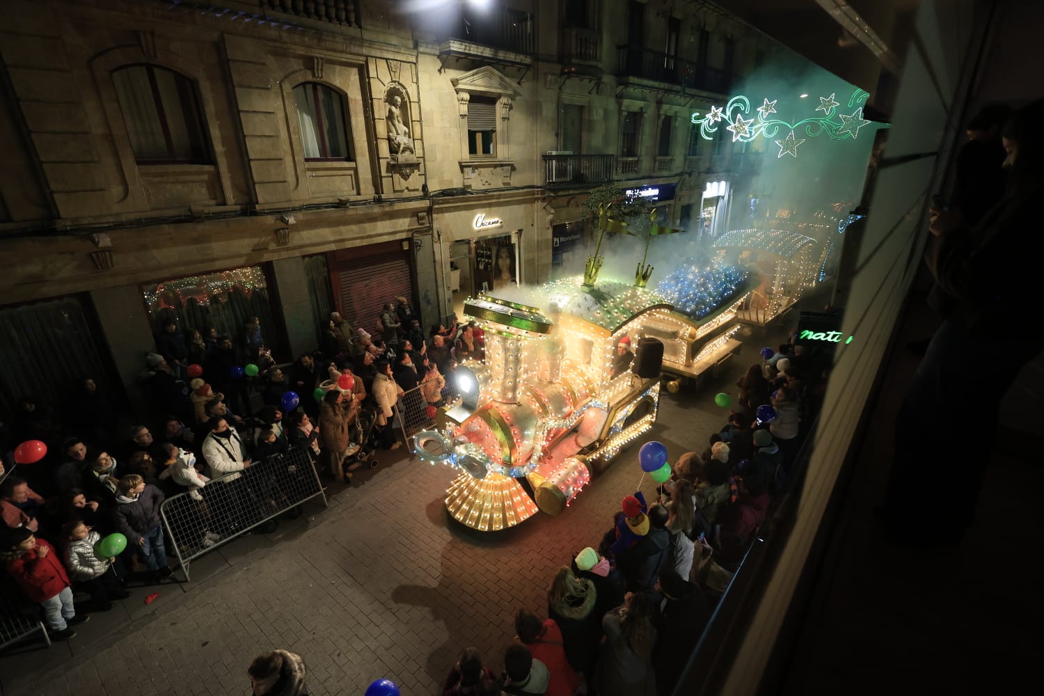 Papá Noel se deja ver en la Cabalgaza de Salamanca