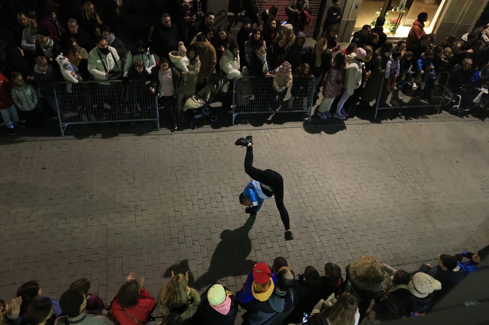 Papá Noel se deja ver en la Cabalgaza de Salamanca