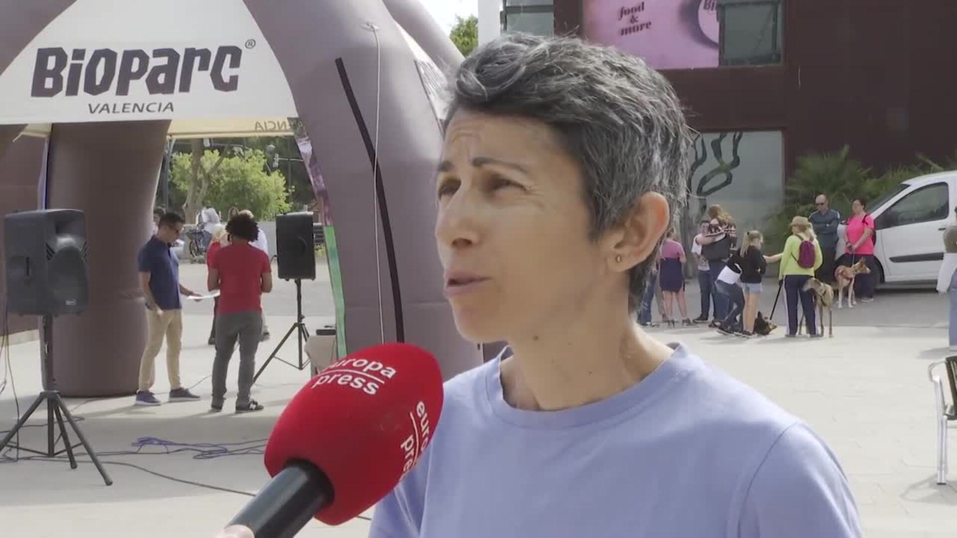 El desfile de perros de Bioparc y AUPA llama a la adopción animal