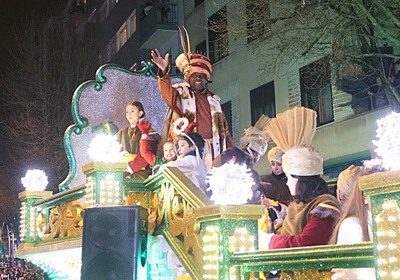 Los Reyes de Oriente contagian su magia por Salamanca