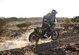Lorenzo Santolino, en acción durante el Dakar.