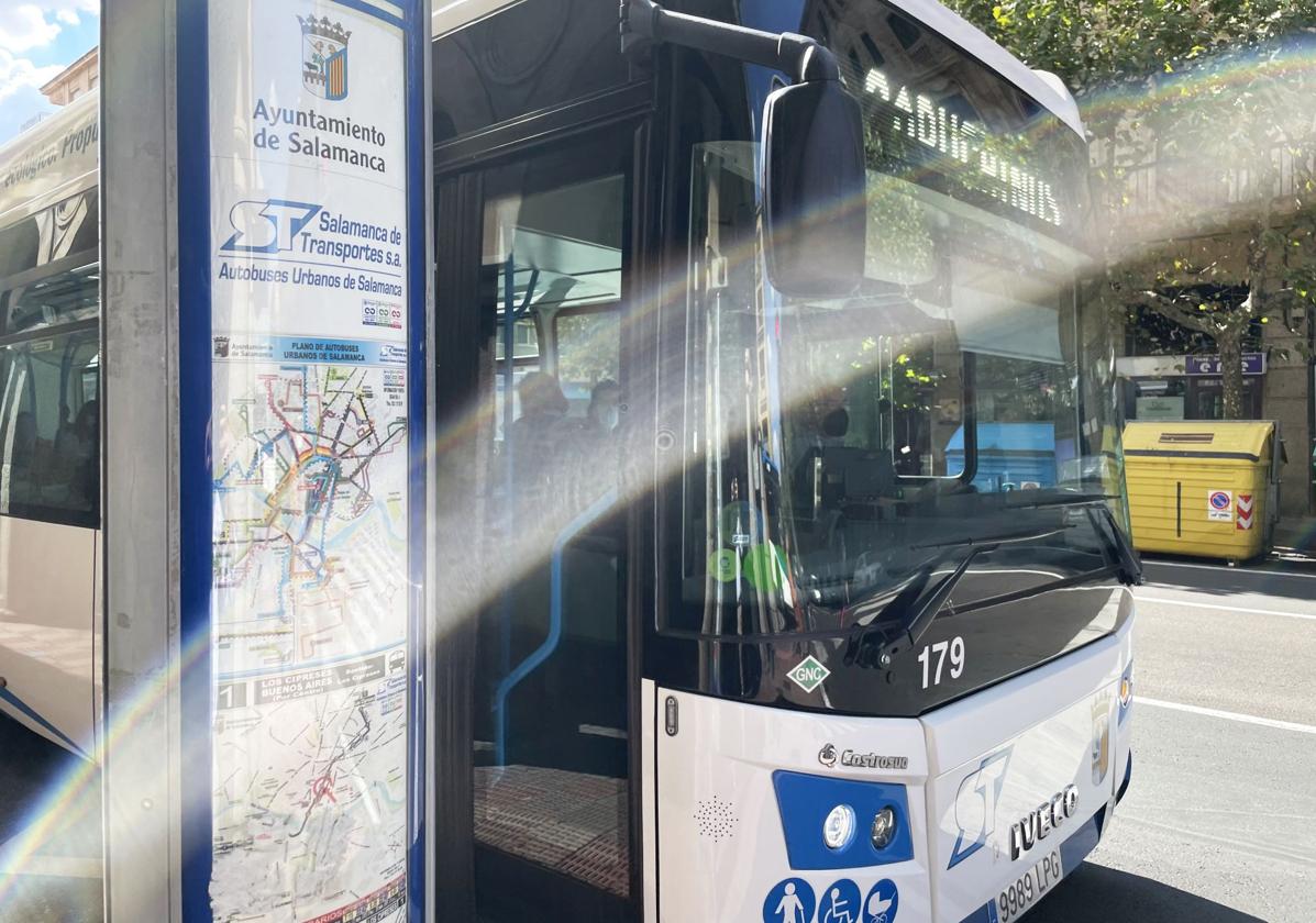 Uno de los autobuses urbanos de Salamanca.