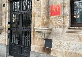 Un cartel de apartamento turístico en Sslamanca.