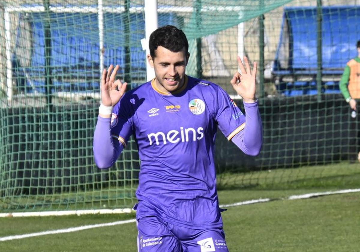 Imagen del partido entre el Salamanca CF UDS y el Rayo Cantabria.