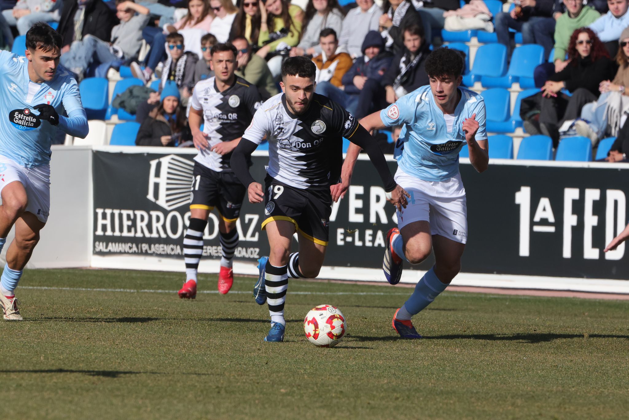 El partido entre el Unionistas y el Celta B, en imágenes