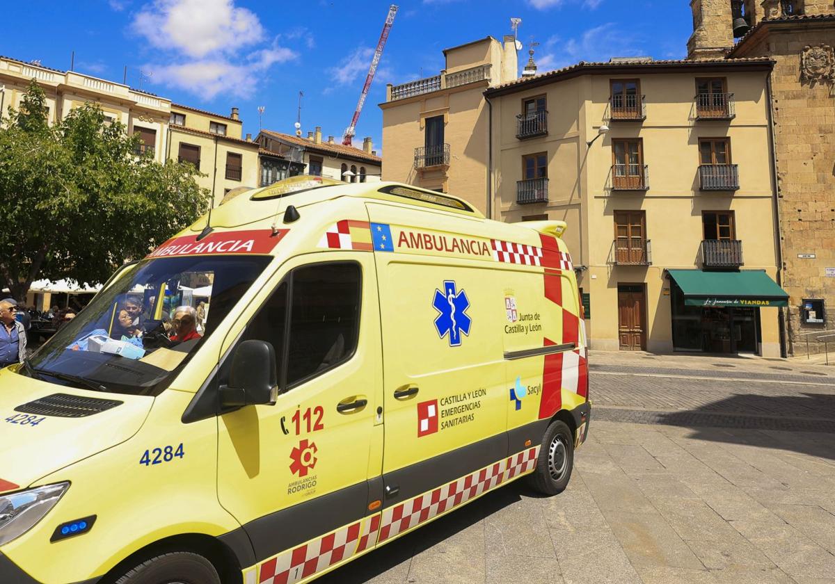 Una ambulancia en Salamanca en una imagen de archivo.