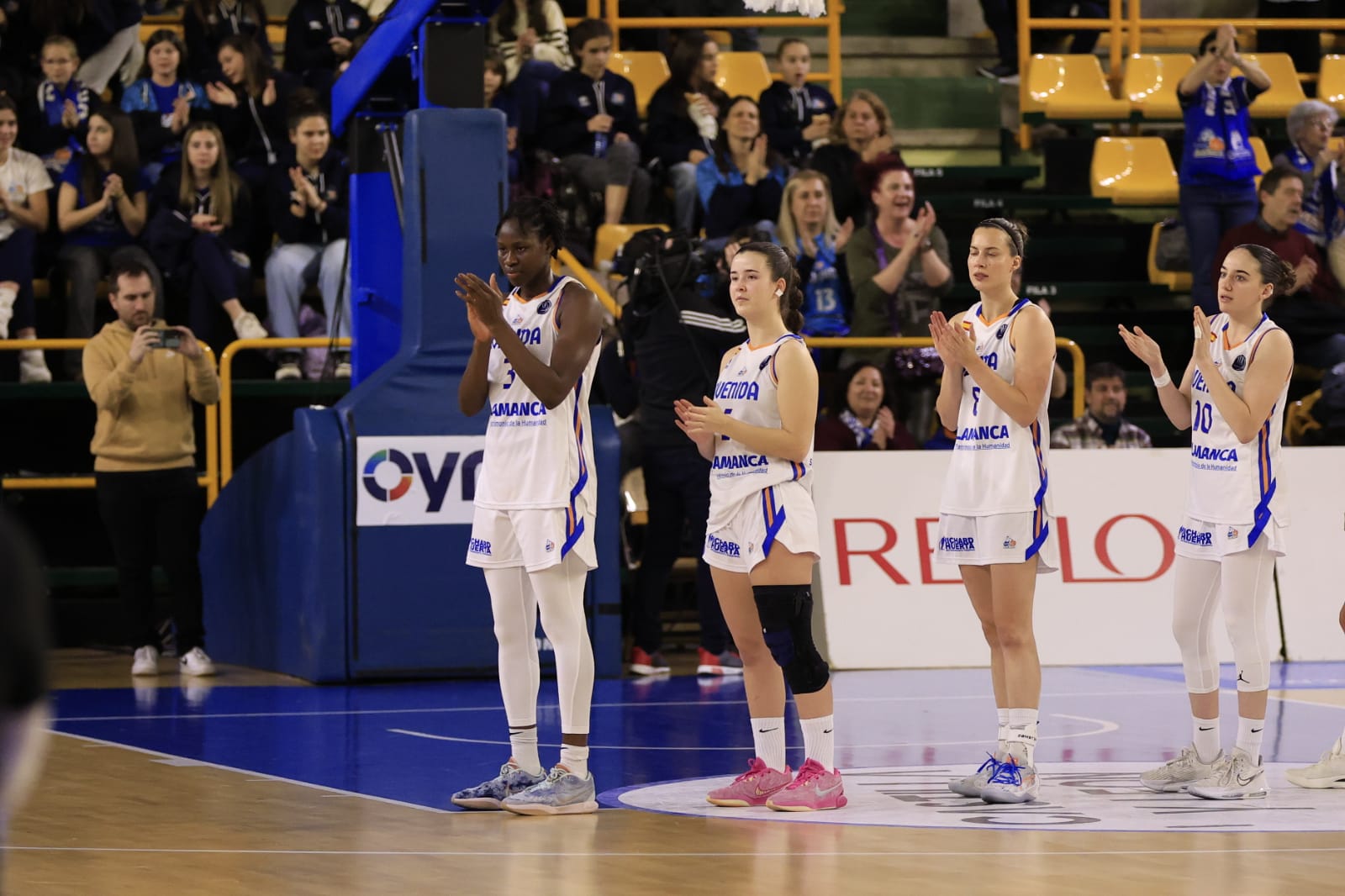 Sonora pitada para el poco deportivo Bourges Basket ante Avenida