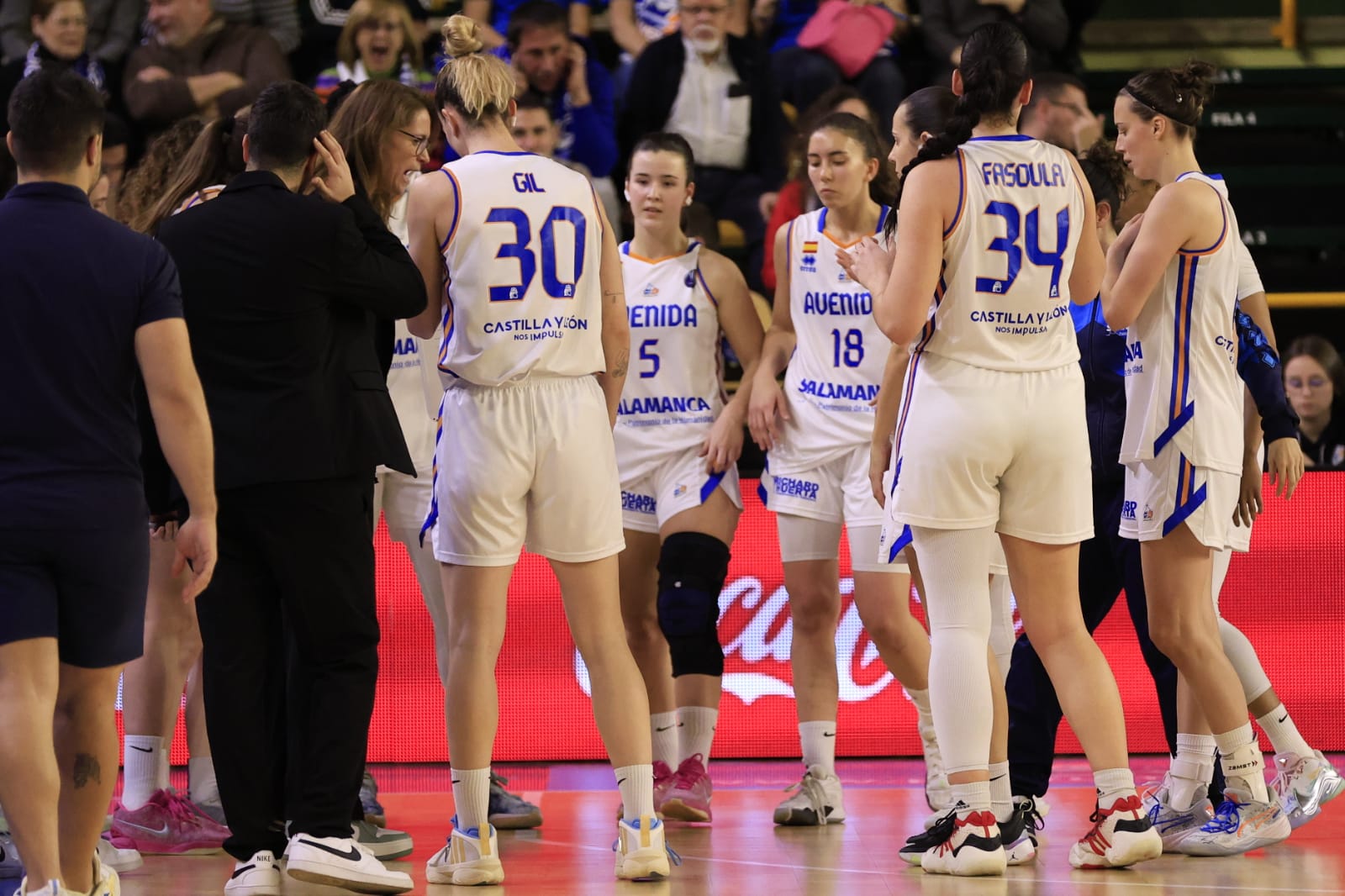 Sonora pitada para el poco deportivo Bourges Basket ante Avenida