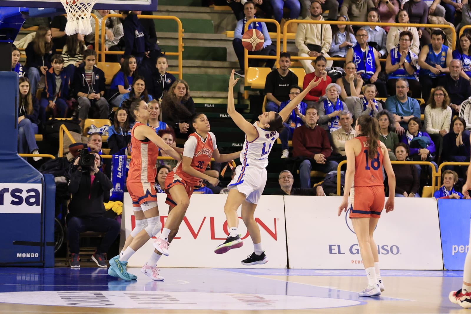 Sonora pitada para el poco deportivo Bourges Basket ante Avenida