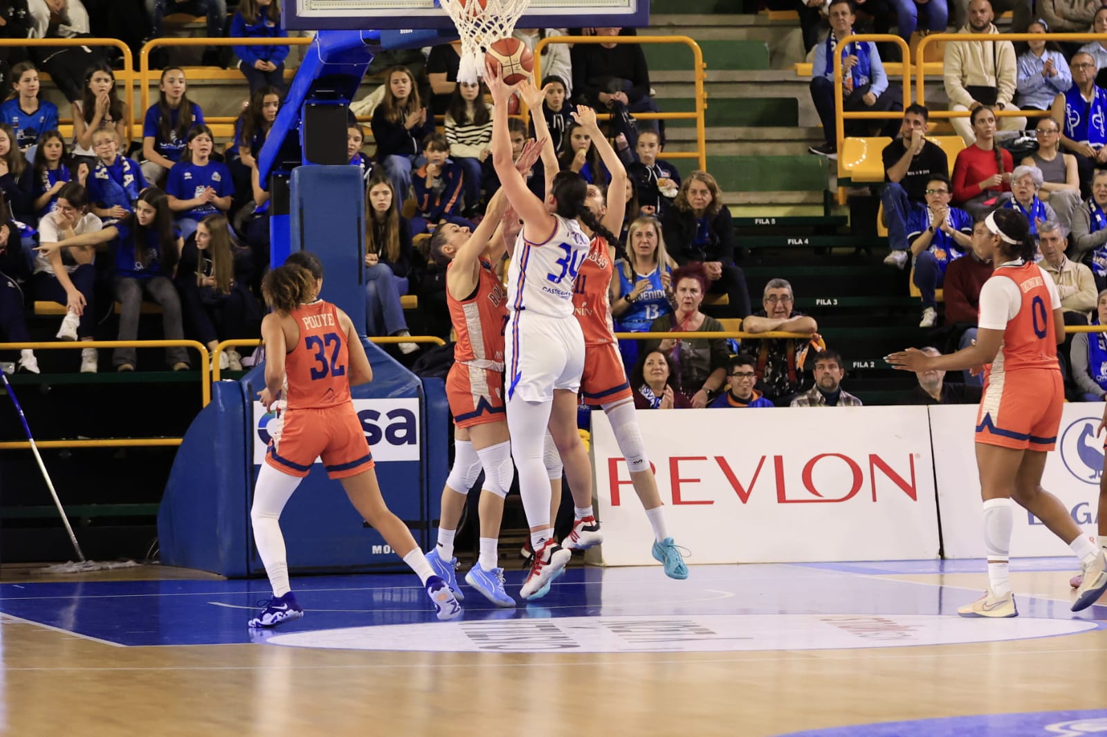 Sonora pitada para el poco deportivo Bourges Basket ante Avenida