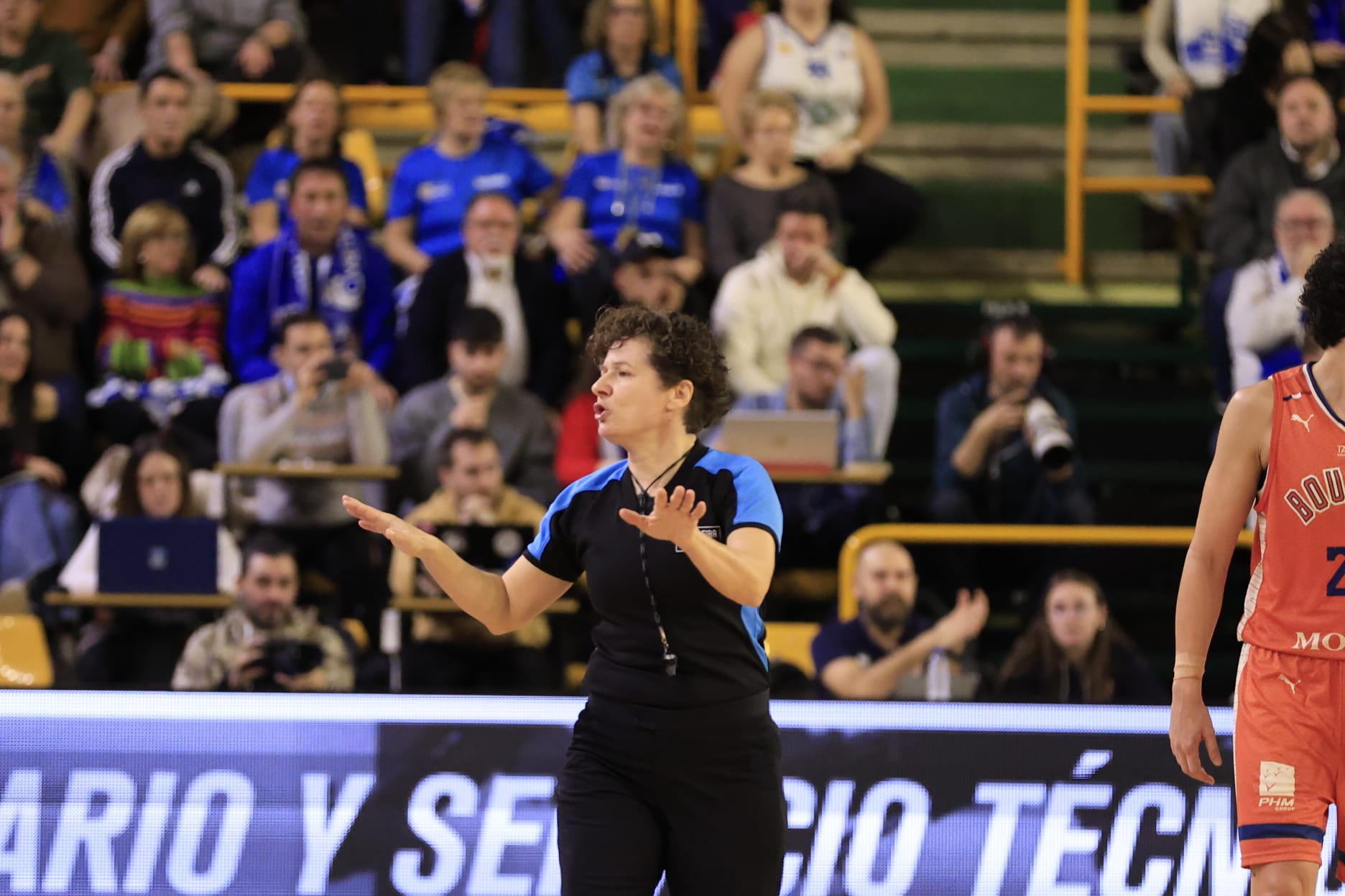 Sonora pitada para el poco deportivo Bourges Basket ante Avenida