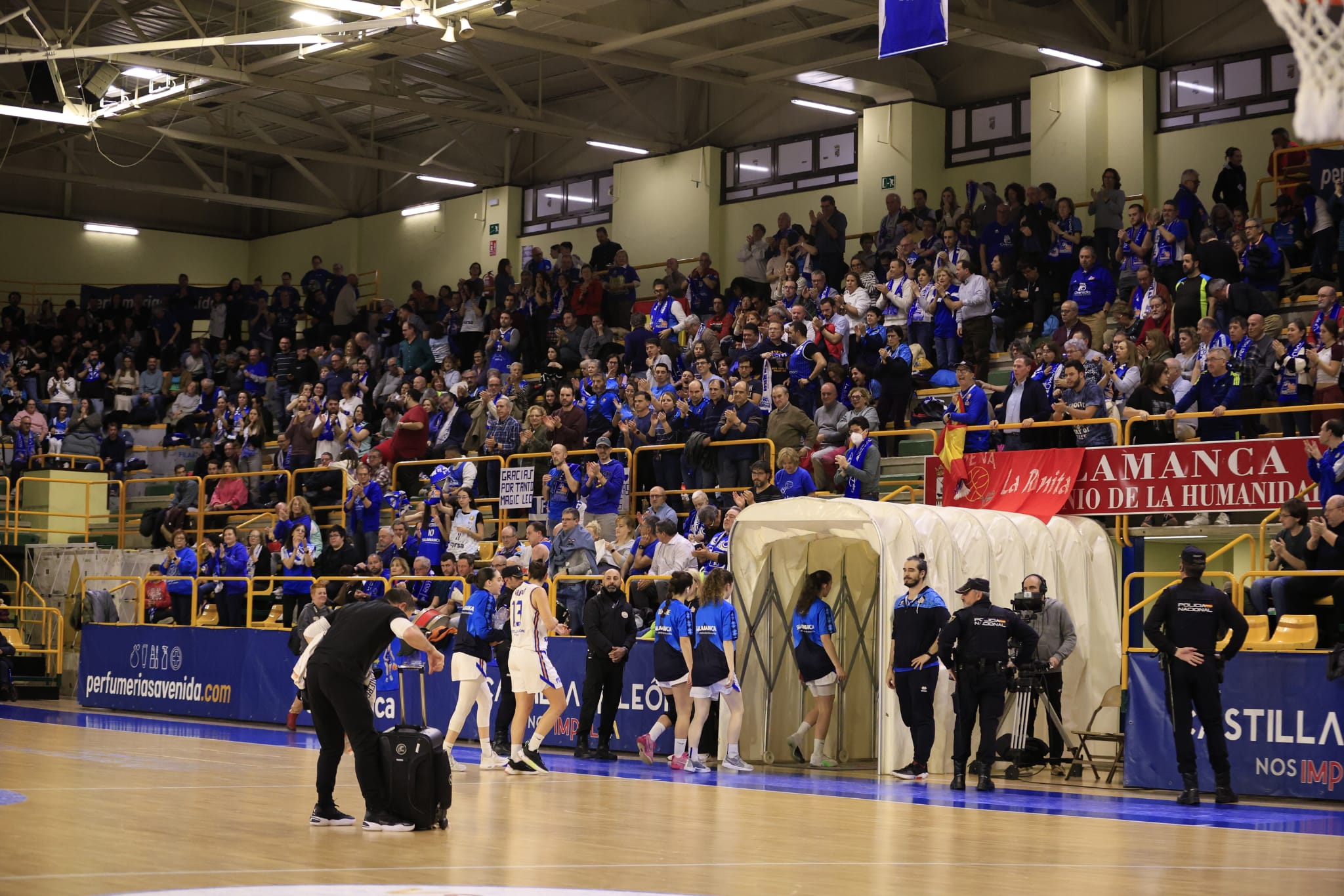 Sonora pitada para el poco deportivo Bourges Basket ante Avenida