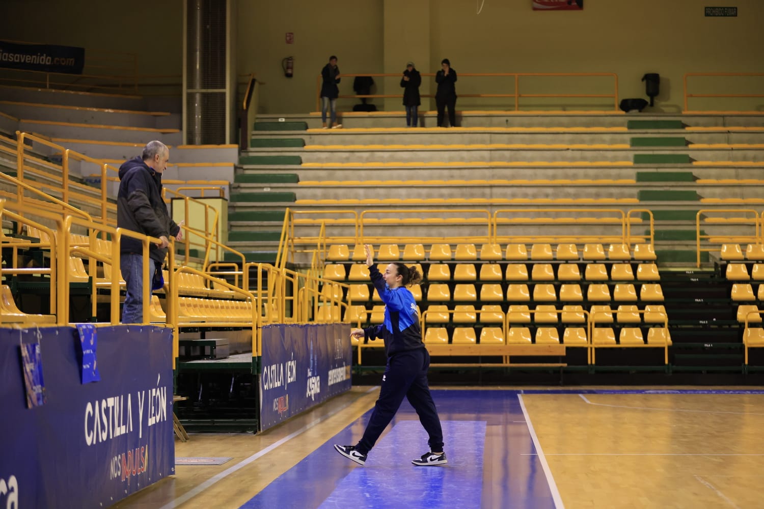 Sonora pitada para el poco deportivo Bourges Basket ante Avenida