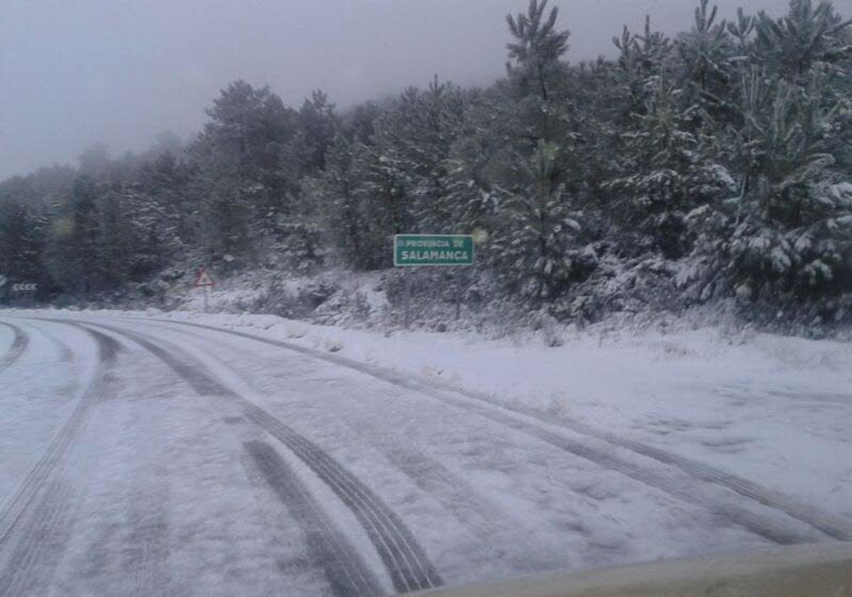 Carretera de entrada a la provincia de Salamanca en una imagen de archivo.