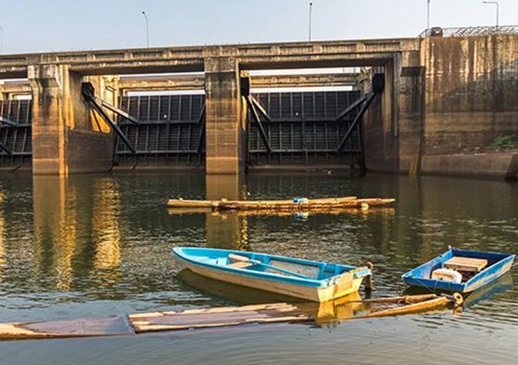 Presa de Pak Mun, construida en el río Mun, un afluente del río Mekong, en la provincia de Ubon Ratchathani, Tailandia.
