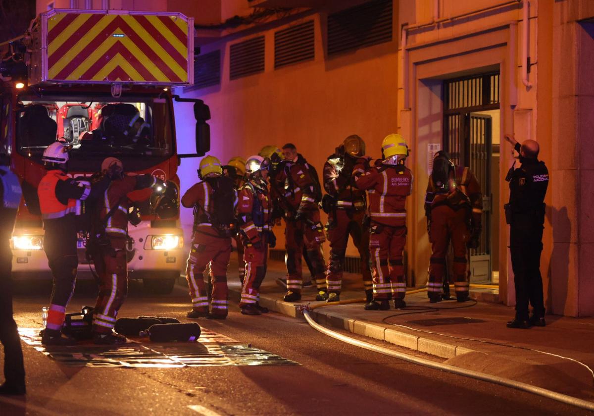El incendio en la calle del Regato del Anís, en imágenes