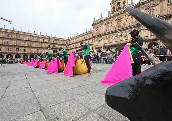 La exhibición de la Escuela de Tauromaquia en la Plaza Mayor
