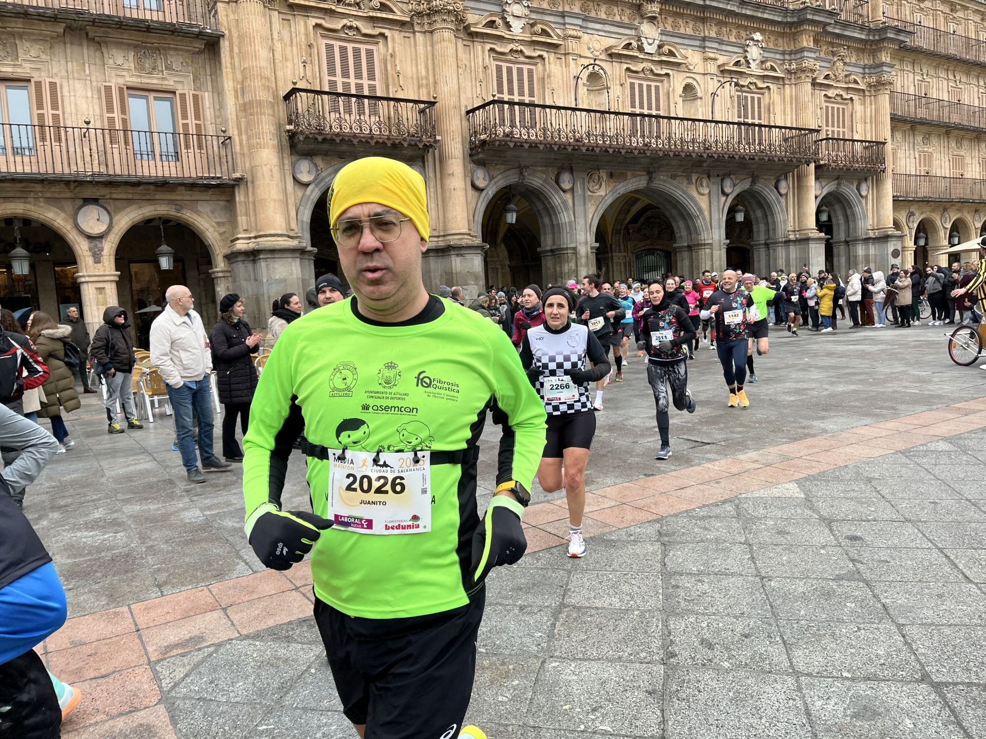 Paso de la Media Maratón de Salamanca por la Plaza Mayor