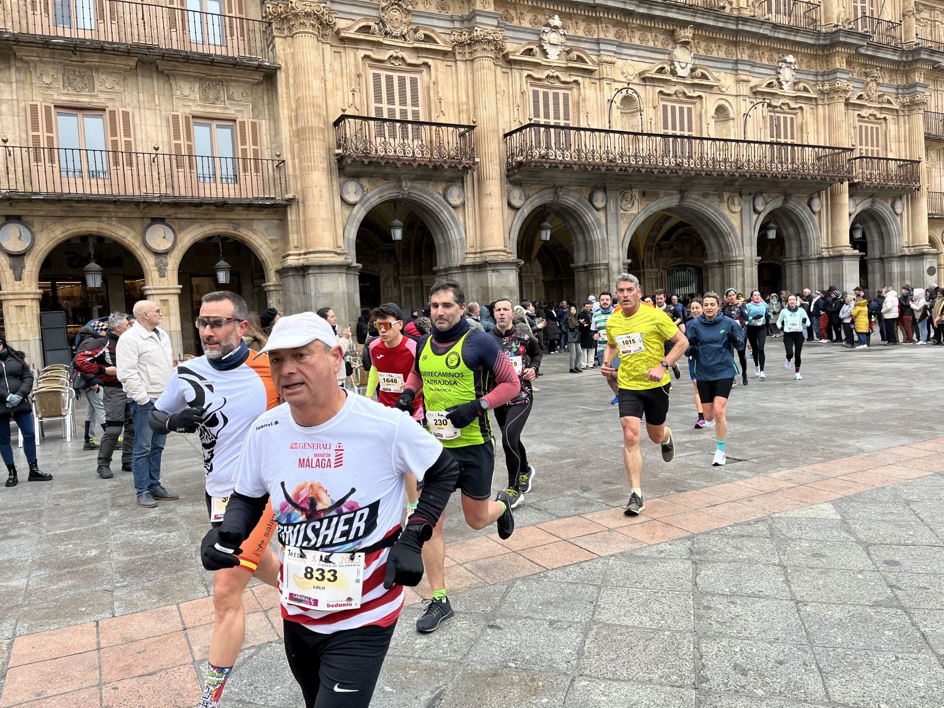 Paso de la Media Maratón de Salamanca por la Plaza Mayor