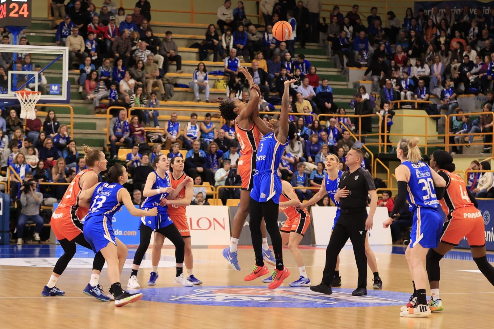 Victoria de campeón de Perfumerías Avenida frente a Valencia Basket